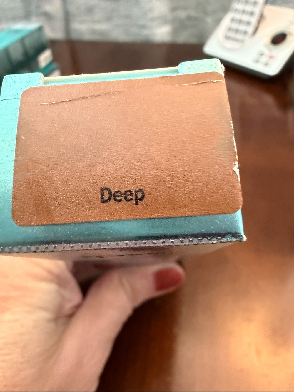 it cosmetics Deep Brown Compact Shade - Teal Packaging